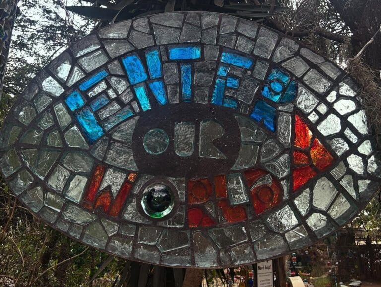Read more about the article Kitengela Glass: Kenya’s Artistic Oasis of Recycled Glasscraft