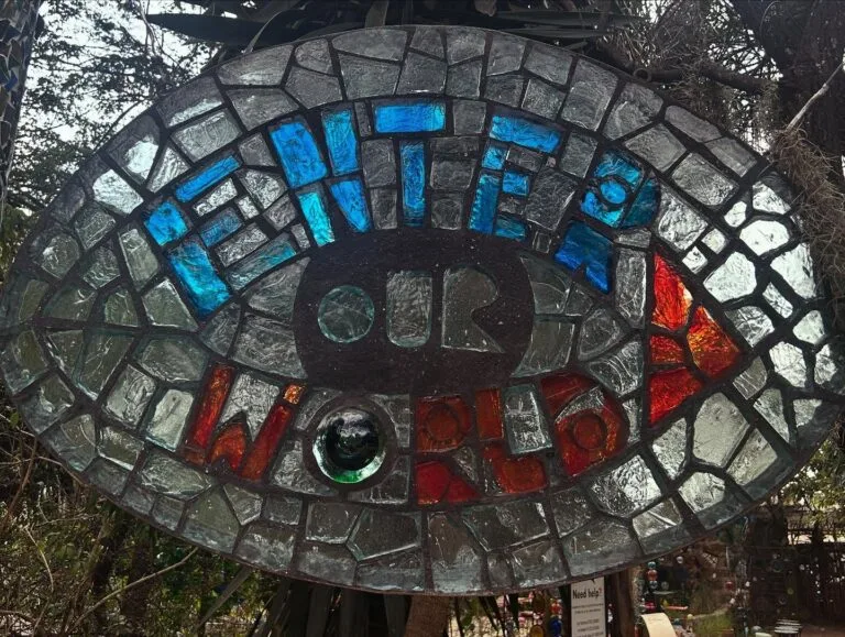 Read more about the article Kitengela Glass: Kenya’s Artistic Oasis of Recycled Glasscraft